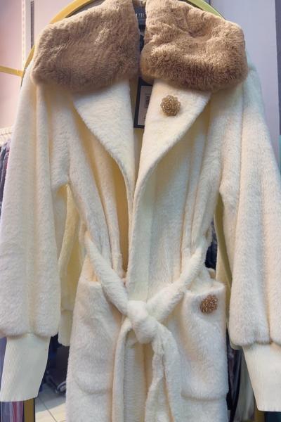 NUR’E Tasarımlı Yumoş Yumoş Efsane Kürk Beyaz